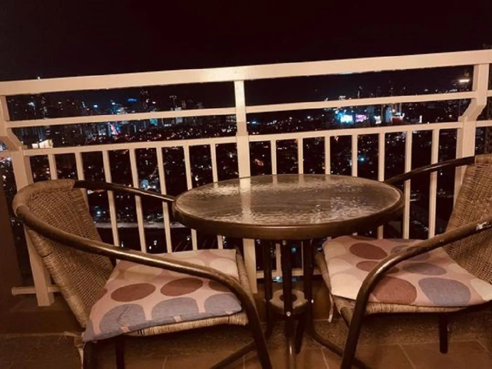 Spacious 2Br Near Uptown Bgc マンダルヨン・シティ