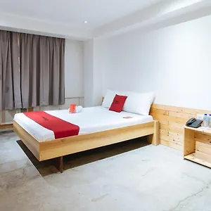 Reddoorz @ Boni Avenue Hotel